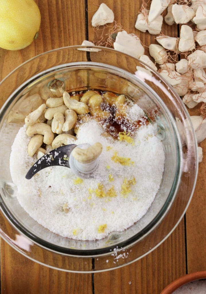 how to blend cashews, coconut, honey and lemon zest
